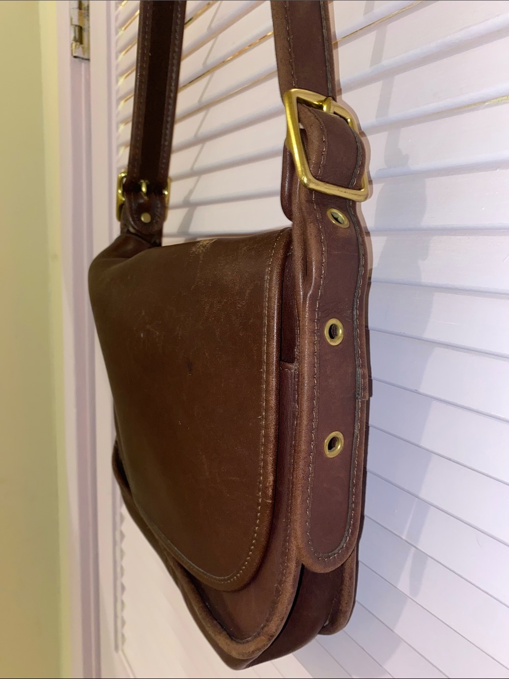 Vintage Classic Brown Leather Shoulder Saddle Bag